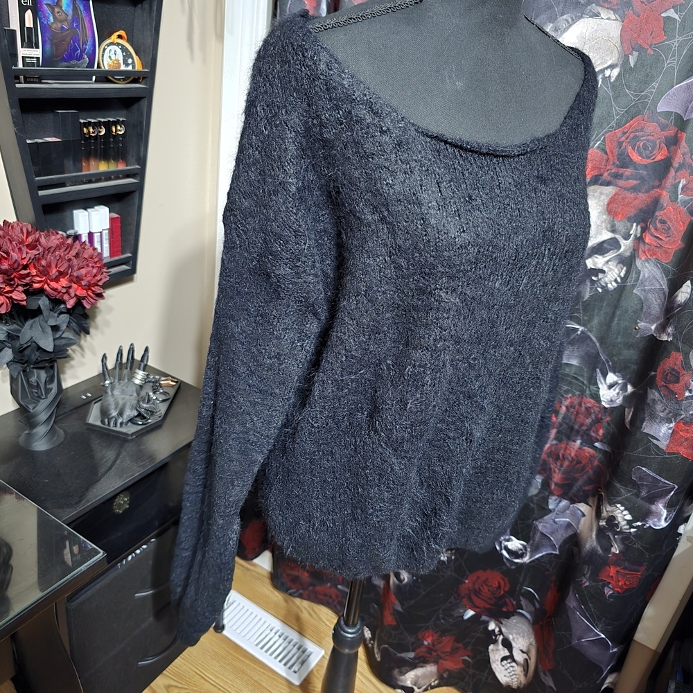 Elegant Black Women's Sweater - Picture 5 of 5